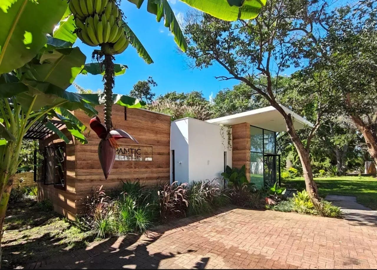 Pantiac Architects Building transition showcase